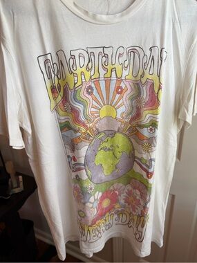 Project Social - One Size - “Earth Day Every Day” Graphic Tee